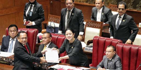 DPR Sahkan RUU DESA dan RUU DKJ Jadi UU
