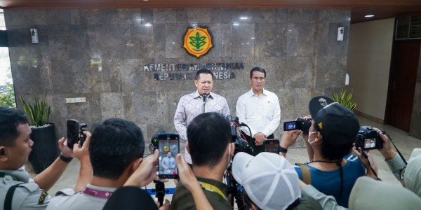 Ketua MPR RI Apresiasi Kementan Tingkatkan Alokasi Bantuan Subsidi Pupuk Bagi Petani