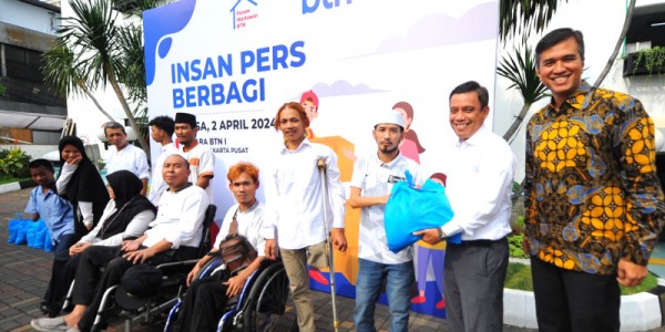 BTN dan Insan Pers Berbagi Paket Sembako