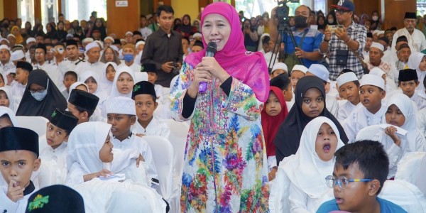 Santuni 500 Anak Yatim se-Kota Probolinggo, Khofifah Bocorkan Amalan yang Dilakukan untuk Jemput Lailatul Qadar