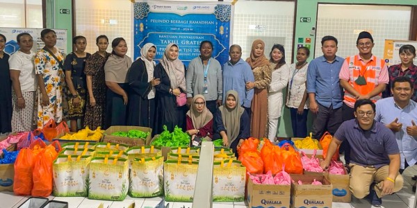 Pelindo Terminal Petikemas Bagikan 16.000 Paket Sembako Gratis