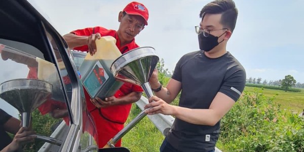 Pemudik Kehabisan BBM, Motoris hingga Petugas SPBU Langsung Gerak Cepat