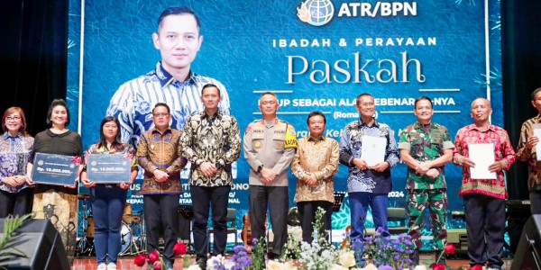 Dampingi AHY Serahkan Sertipikat Tanah Rumah Peribadatan, Pj Gubernur Jatim: Memberi Kepastian Hukum