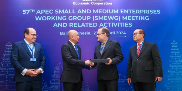Hadapi Tantangan Global, Teten Ajak Delegasi APEC SMEWG Perkuat Kolaborasi