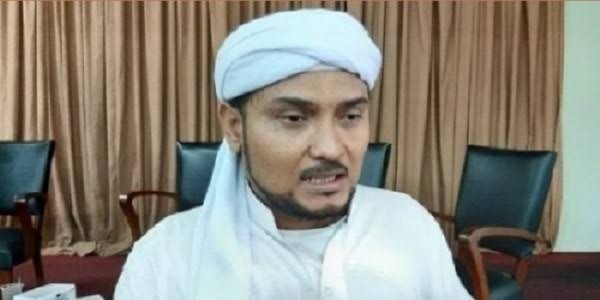 Zita Anjani Posting Starbucks Berlatar Masjidil Haram, PA 212: Melukai Hati Umat Islam Sedunia 