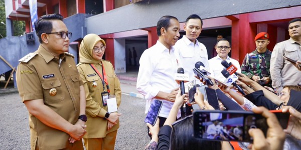 Presiden RI Serahkan 10.323 Sertipikat Tanah di Banyuwangi, Pj Gubernur Jatim Komitmen Kawal PTSL