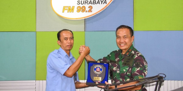 Gaungkan Hardikal ke-78, Dankodikdukum Kodiklatal On Air Program Derap Prajurit di RRI Surabaya