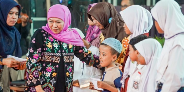 Khofifah Ajak Guru Jatim Bangun Generasi Cinta Damai, Berantas Bullying di Kalangan Pelajar