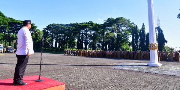 Pimpin Apel Pagi, Pj Gubernur Bahtiar Apresiasi Bantuan OPD untuk Korban Bencana di Sulsel 