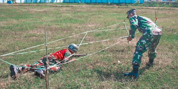 Penuh Semangat, Siswa Satdik-2 Kodiklatal Sambut Hardikal Lomba PBB & Ketangkasan Estafet