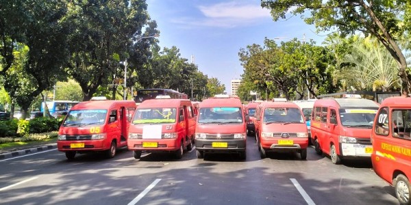 Supir Angkot Jakut Geruduk Balai Kota Jakarta, Tuntut Janji Peremajaan Armada 