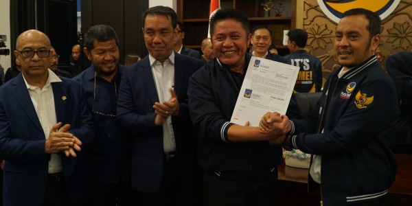 Pertarungan di Pilgub Sumsel, NasDem Resmi Usung Herman Deru