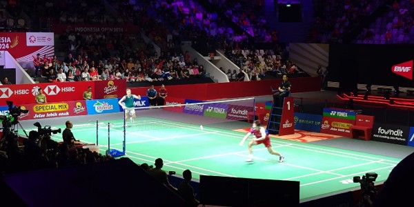 Bikin Antonsen Jatuh Bangun, Shi Yu Qi Juara Indonesia Open 2024 Tunggal Putra