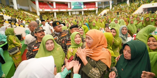 Khofifah Ajak Perguruan Tinggi dan Pesantren di Jatim Beri Beasiswa Pendidikan untuk Anak-anak Palestina
