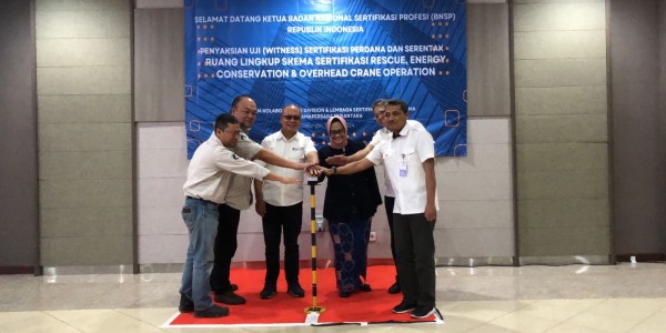 BNSP RI Puji PAMA Sebagai Perusahaan Tambang Pertama yang Dapat Sertifikasi Rescue, Energy Conservation dan Overhead Crane Operation