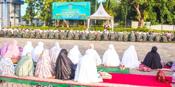 Khusyuk dan Khidmat, Keluarga Besar Satdik-2 Kodiklatal Rayakan Idul Adha 1445 H/2024 M