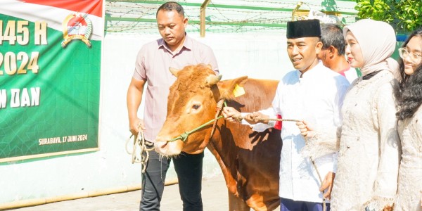 Danrem 084/BJ Serahkan Hewan Qurban ke Panitia Masjid Al-Wathon Korem 084/Bhaskara Jaya