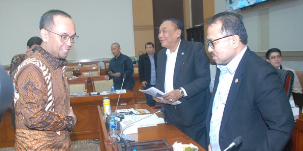 Komisi III DPR Raker Dengan PPATK