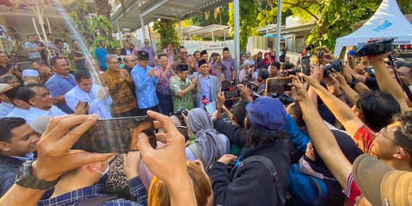 Prof BUS Diangkat Kembali sebagai Dekan FK Unair