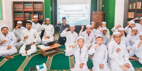 Dosen Unusa Berikan Pelatihan Menulis Kreatif di Pondok An-Nahdloh Tanjung Sepat Malaysia