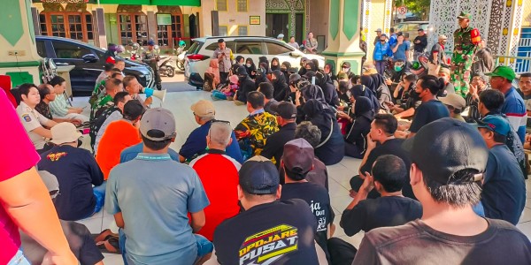 Lurah Kontroversial, Ratusan Warga Banjar Sugihan Demo Gani Nurcahyono Dicopot