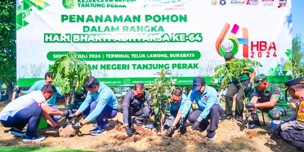 HUT ke-64 Adhyaksa, Kejari dan TTL Wujudkan Lingkungan Hijau lewat Penanaman Pohon