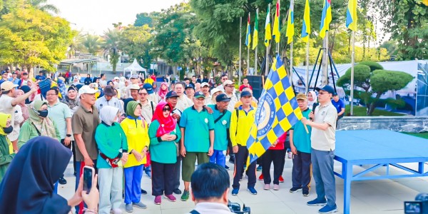 Peringati Hari Anak Nasional, FKM Unair Gelar Senam dan Jalan Sehat