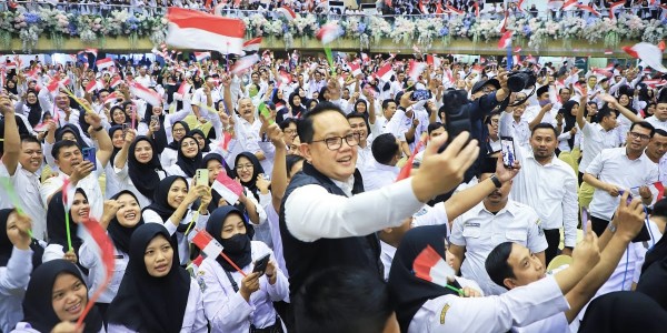 7.201 SK PPPK Pemprov Jatim Diserahkan, Pj Gubernur: Beri Dedikasi Terbaik untuk Masyarakat