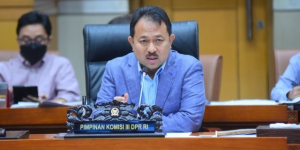Komisi III DPR: Keputusan Hakim Bebaskan Ronald Tannur Sulit Diterima dan Khianati Keadilan