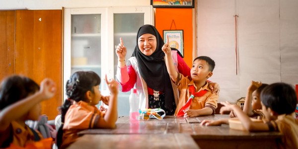 Srikandi PLN Gelar Berbagai Aksi Kepedulian dalam Peringati Hari Anak Nasional