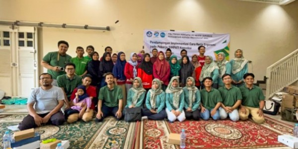 Dosen PPNS Dampingi Cara Kerja Ergonomi pada Konveksi SIMPATI di Sidoarjo