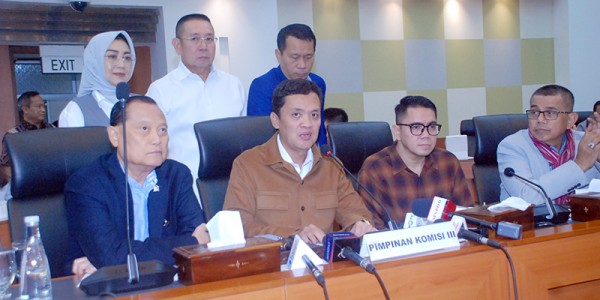  Kuasa Hukum Fuad Bawazier Sri Melyani Mengadu Ke Komisi III DPR RI