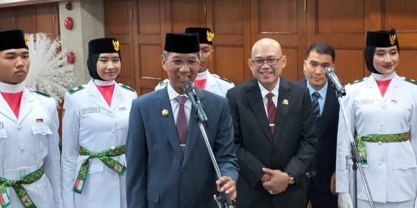 Heru Budi Kukuhkan 42 Paskibraka Provinsi DKI Jakarta 