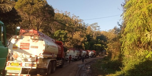 Imbas Perbaikan jalan, Pertamina Salurkan BBM Labuan Bajo dengan Distribusi Khusus