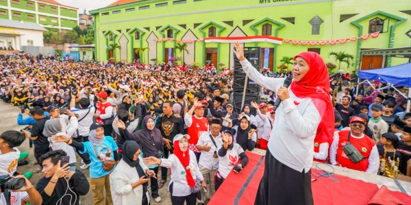 Khofifah Buka ‘KORMI Goes to Pesantren’ di Ponpes Amanatul Ummah Pacet, Mojokerto