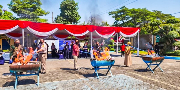 Sex Toys hingga Kosmetik Ilegal Senilai Rp 2,4 Miliar Dimusnahkan Bea Cukai Juanda