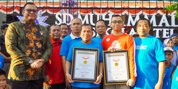 Pecah!! SD Mudipat Surabaya dapat Rekor MURI Gegara Kumpulkan 79.000 Botol Plastik