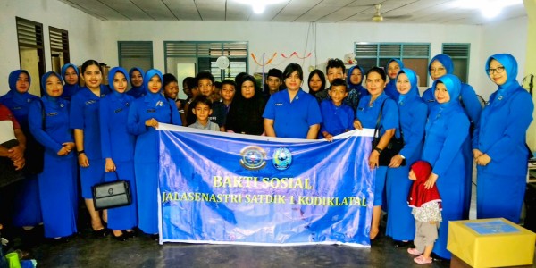 Peduli Sesama, Jalasenastri Satdik-1 Kodiklatal Berbagi Kebahagiaan dengan Anak-anak Panti Asuhan