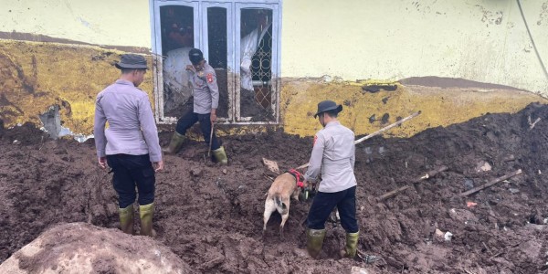 Cari Korban Longsor Ternate, Polri Kerahkan 102 Personel dan Satu K9