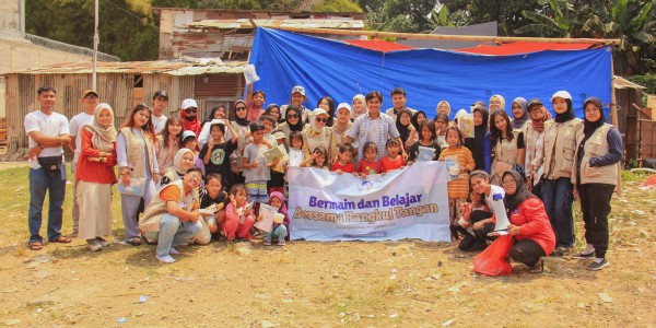 Komunitas Rangkul Tangan Project ke 5-nya Bertema ‘Bermain dan Belajar Bersama di Kampung Pemulung Pondok Labu