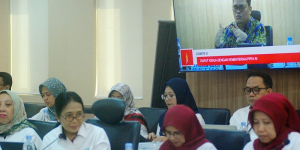 Komite III DPD RI Raker Dengan Menteri PPPA