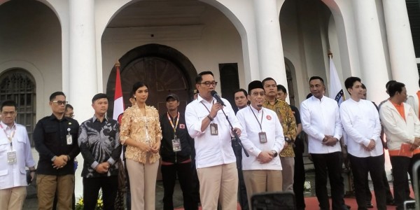 Ridwan Kamil Lontarkan Pantun Optimis Menang di Deklarasi Kampanye Damai Pilgub Jakarta 2024