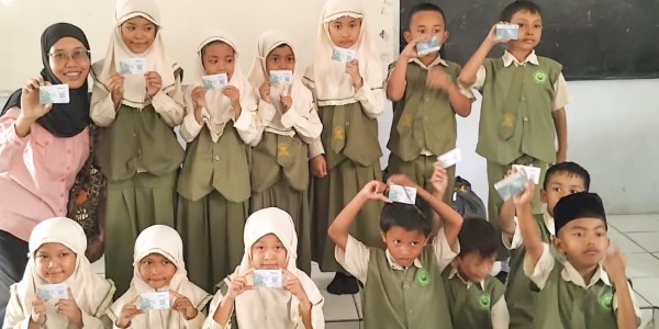 Beresin Sampah dan MI Nuurul Fallah Terapkan Eco-Generation Movement