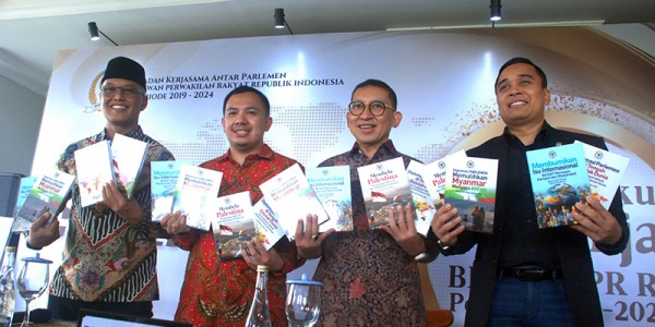 Di Akhir Massa Tugas, BKSAP DPR RI Luncurkan Empat Buku