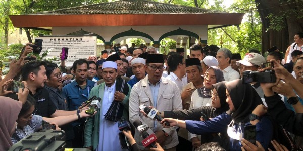 Berziarah ke Makam Pangeran Jayakarta, Ridwan Kamil: Jangan Sekali-kali Melupakan Sejarah 