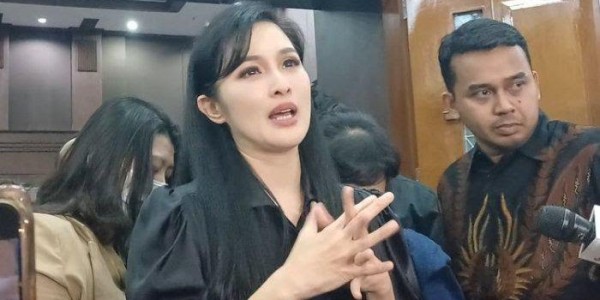 Sandra Tak Tahu Suaminya Simpan 40 Gepok Uang Dolar AS di Safe Deposit Box