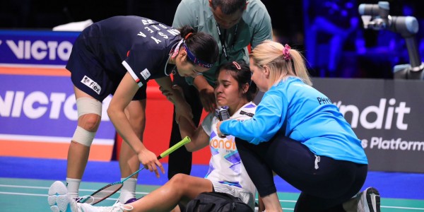 Gregoria Mundur Ditengah Pertandingan Babak ke dua Denmark Open, Ini Kata Sang Pelatih