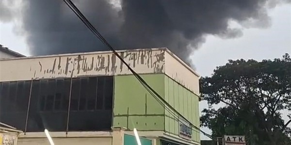 Pabrik Kimia di Karawaci Terbakar Akibat Percikan Api Mesin