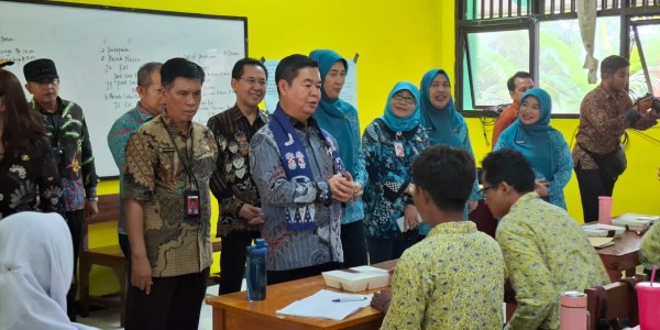 Pemprov DKI Pertama Kali Lakukan Makan Bergizi Gratis di Kepulauan Seribu
