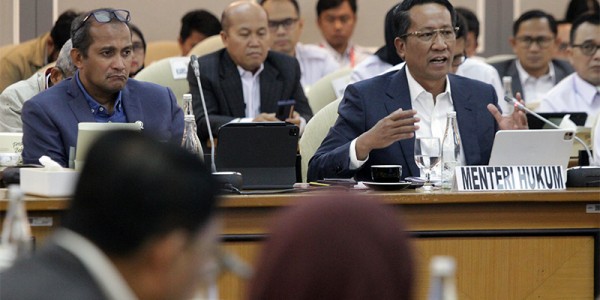 Raker Komisi XIII Dengan Menteri Hukum